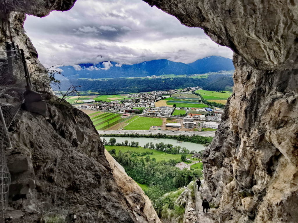 Einmalige Aussicht aus der Grotte im Karwendel