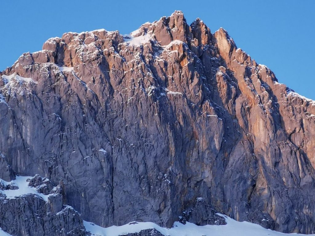 Den Sonnenaufgang bei der der mehrtägigen Schneewanderung erleben